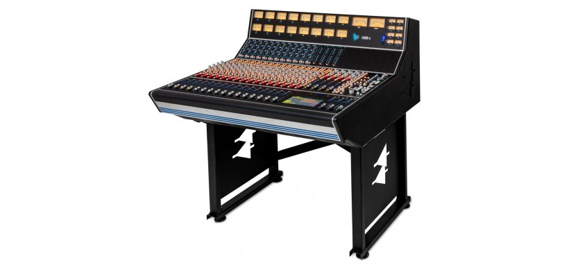 十年之后，API 升級 1608-II 大型控臺，支持 Final Touch 自動化系統(tǒng)