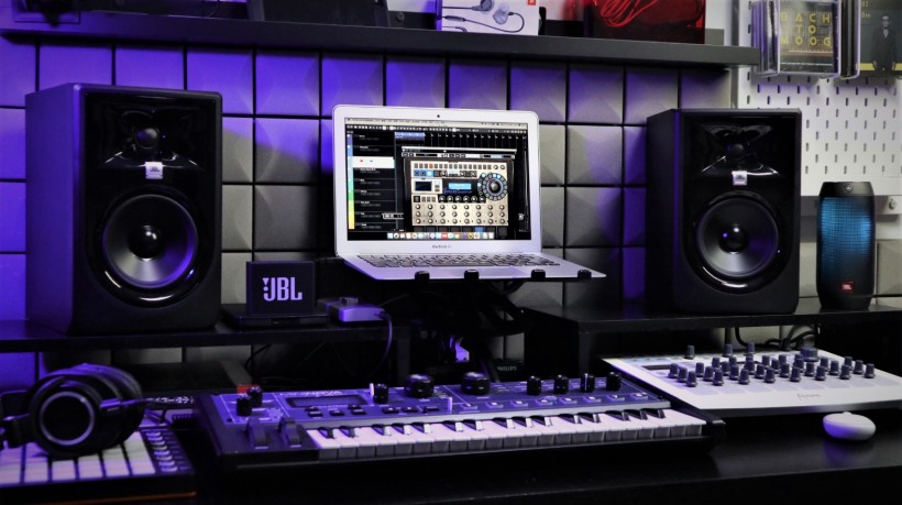 麗唱仍添錦上花——JBL 305P MkII 有源監(jiān)聽音箱試用體驗(yàn)