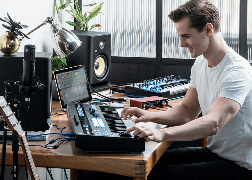 讓你全部的樂器錄制達到錄音棚水準:FOCUSRITE 第三代 SCARLETT 4I4 音頻接口