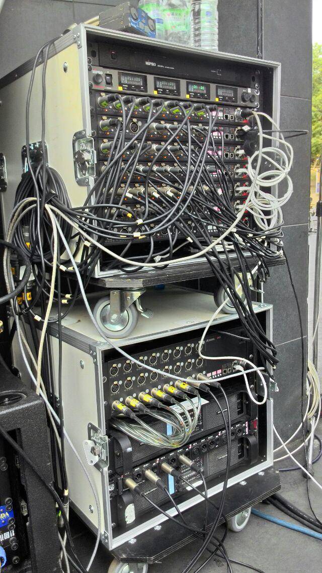 如何調(diào)試現(xiàn)場擴(kuò)聲系統(tǒng)