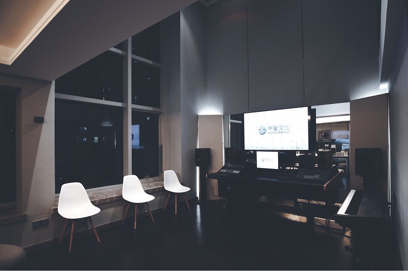 低估了 ADAM Audio A8X 太多年，原來 8 寸這么從容？